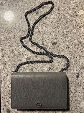 Gucci Interlocking GG Leather Wallet on Chain – Grey – Excellent Condition